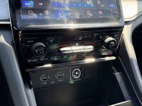 Used 2024 Jeep Grand Cherokee L Limited w/ Black Appearance Package image 25