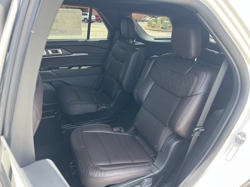 New 2026 Ford Explorer Platinum w/ LUX Leather Package AWD/4WD image 18