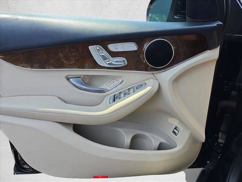 Used 2016 Mercedes-Benz GLC 300 4MATIC image 27
