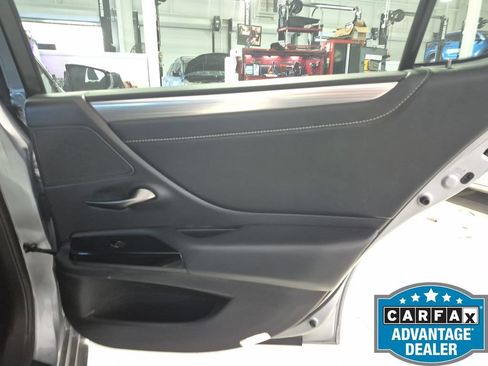 Used 2022 Lexus ES 300h F Sport FWD image 31