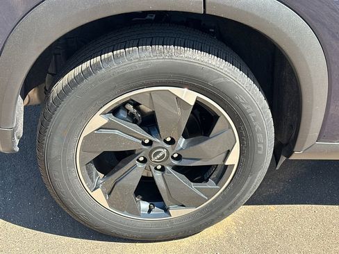 Used 2025 Nissan Rogue SV FWD image 17