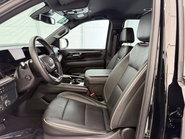 Used 2026 Chevrolet Suburban Premier AWD/4WD image 14