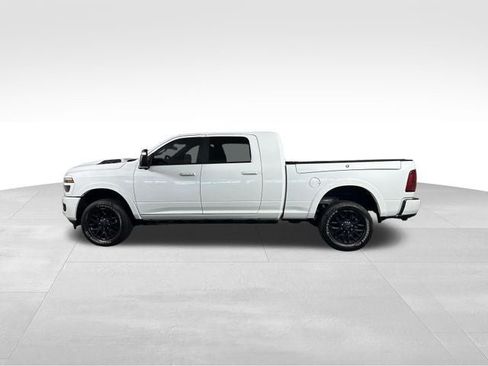 Used 2025 RAM 2500 Limited AWD/4WD image 2