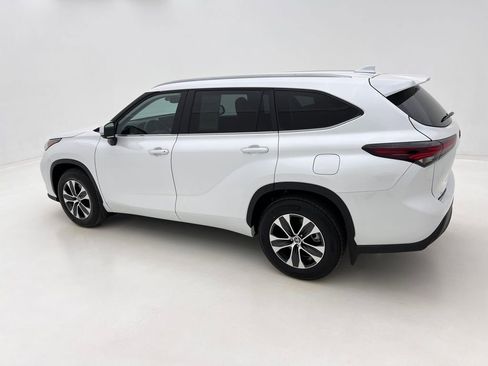 Used 2026 Toyota Highlander XLE image 10