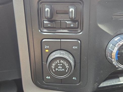 Used 2022 Ford F150 Lariat w/ Trailer Tow Package image 18