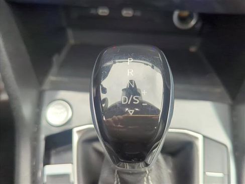 Used 2024 Volkswagen Tiguan SE image 13