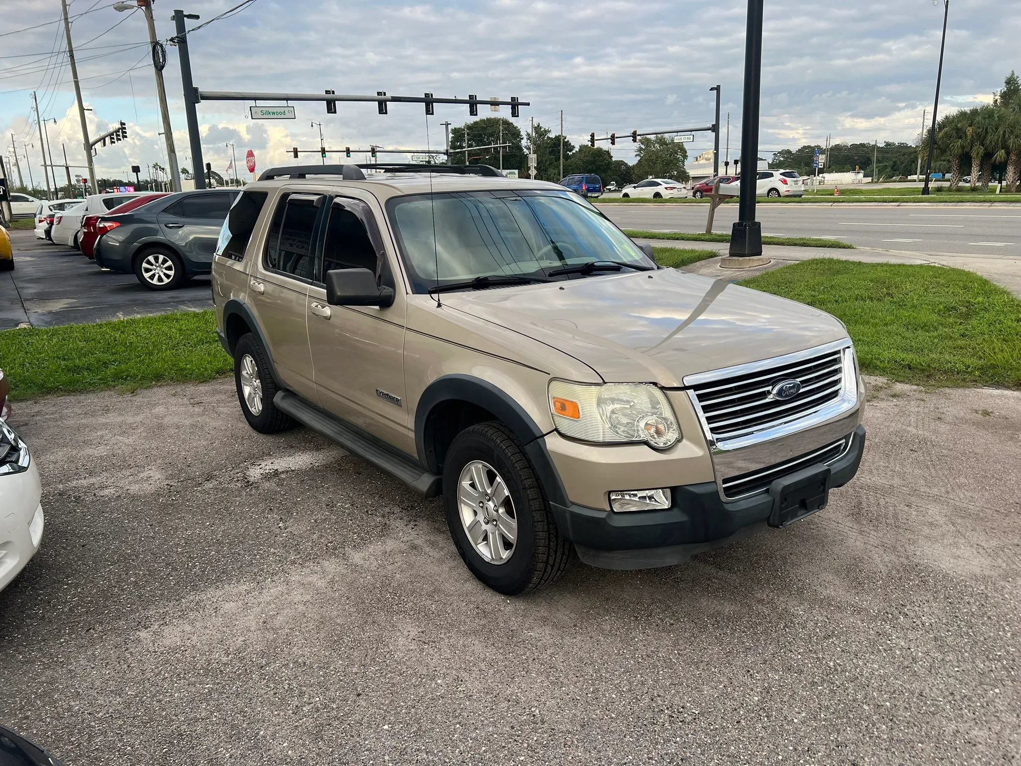 Used 2007 Ford Explorer XLT RWD image 3