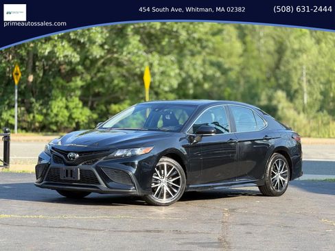 Used 2022 Toyota Camry SE FWD image 1
