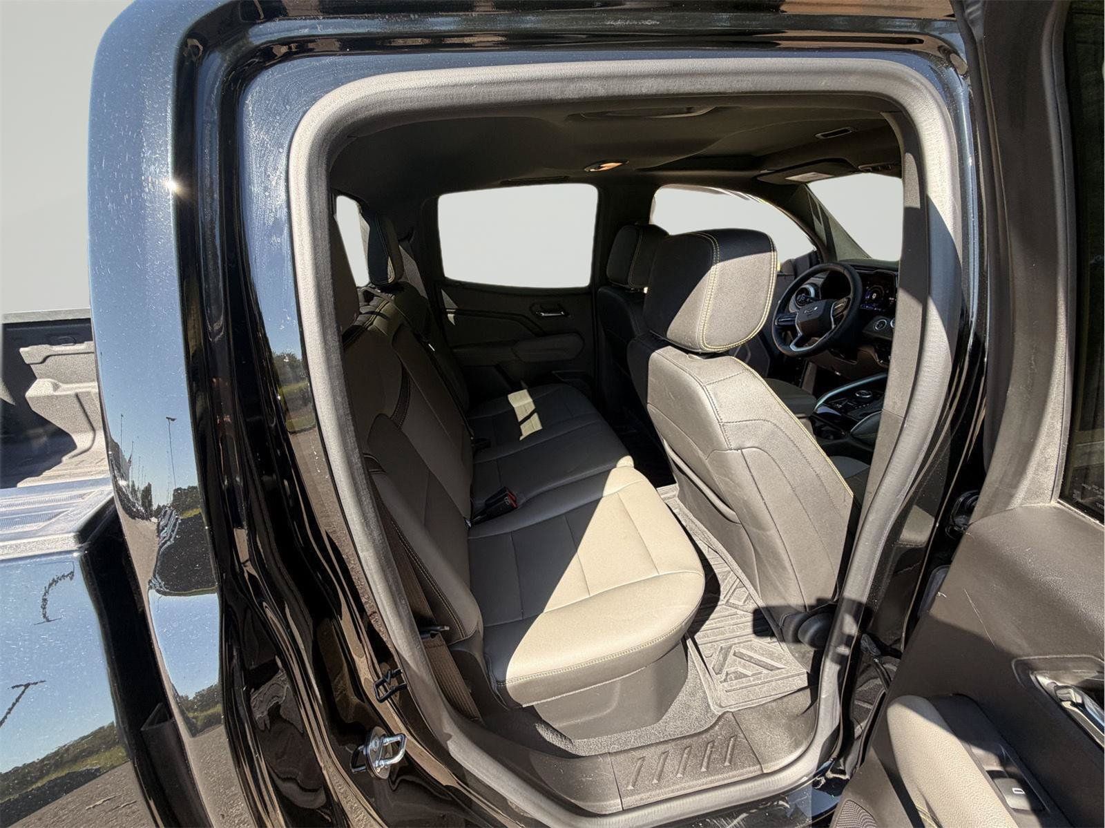 Used 2023 Chevrolet Colorado ZR2 w/ ZR2 Convenience Package III AWD/4WD image 31