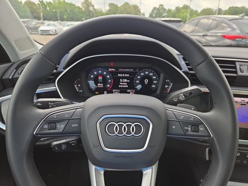 Certified 2025 Audi Q3 2.0T Premium w/ Convenience Package AWD/4WD image 10