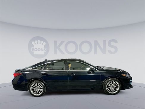 Used 2022 Toyota Avalon Limited image 8