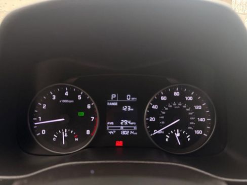 Used 2017 Hyundai Elantra SE image 13