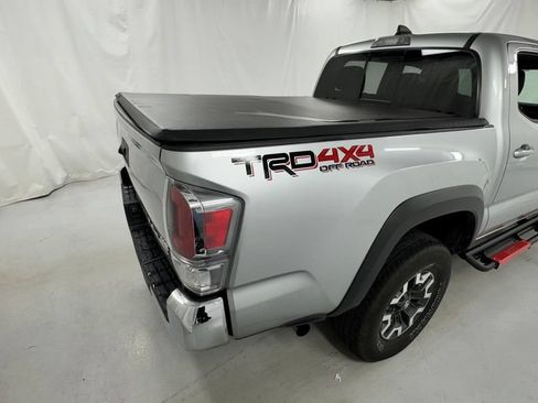 Used 2022 Toyota Tacoma TRD Off-Road AWD/4WD image 3