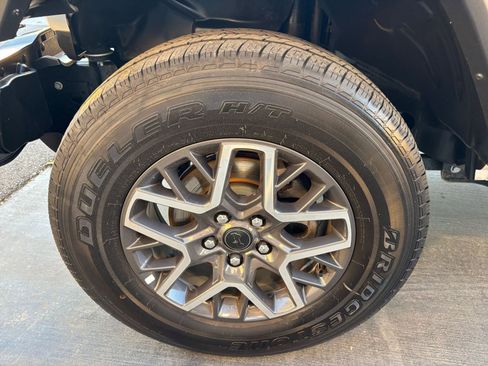 Used 2025 Jeep Wrangler Sahara image 30