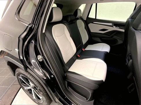 New 2026 Volkswagen Tiguan SE image 10