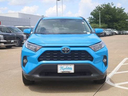 Used 2021 Toyota RAV4 XLE FWD image 3