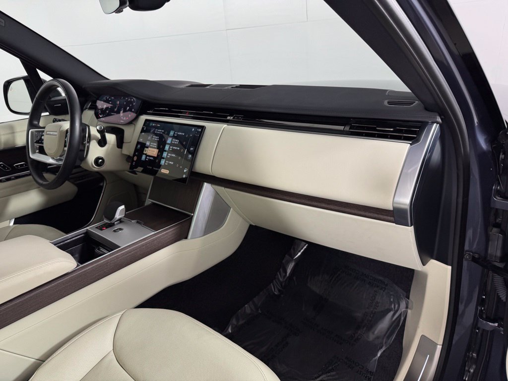 Used 2025 Land Rover Range Rover SE AWD/4WD image 34
