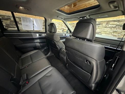 Used 2025 Hyundai Santa Fe Limited AWD/4WD image 33