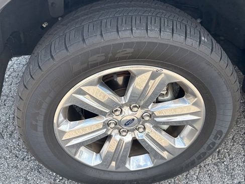 Used 2018 Ford F150 Lariat w/ Equipment Group 502A Luxury AWD/4WD image 11