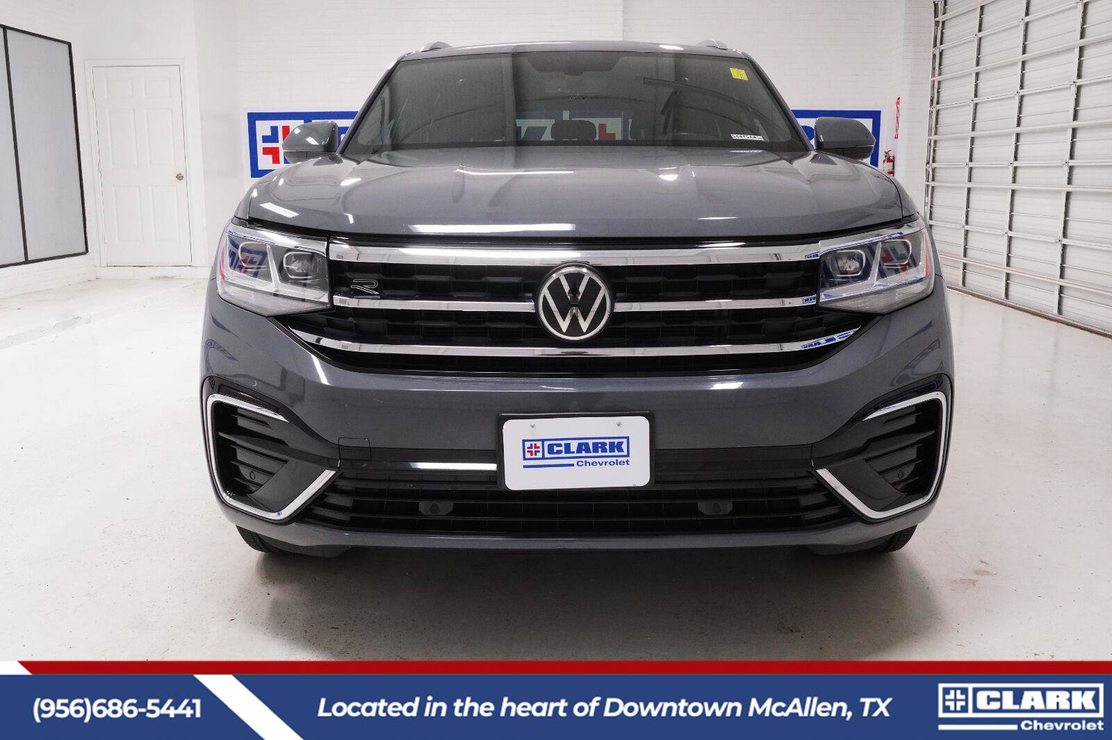 Used 2021 Volkswagen Atlas Cross Sport SE w/ Panoramic Sunroof Package FWD image 2