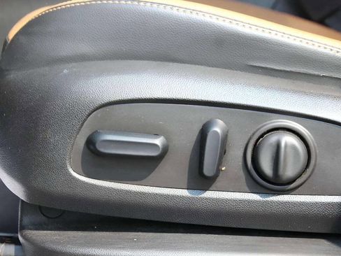 Used 2018 Chevrolet Equinox Premier image 24