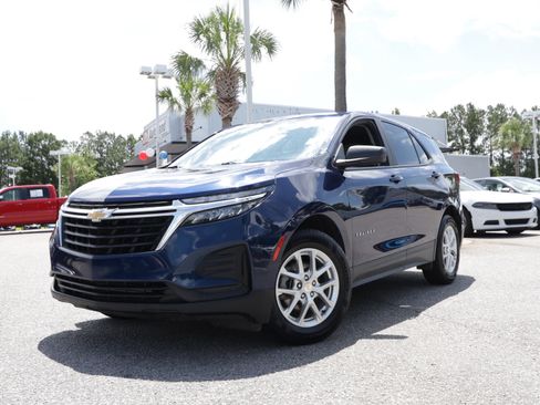 Used 2023 Chevrolet Equinox LS w/ LS Convenience Package FWD image 1