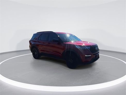 Used 2022 Ford Explorer ST-Line w/ Class IV Trailer Tow Package image 2