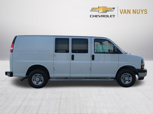 Used 2024 Chevrolet Express 2500 w/ Driver Convenience Package RWD image 4