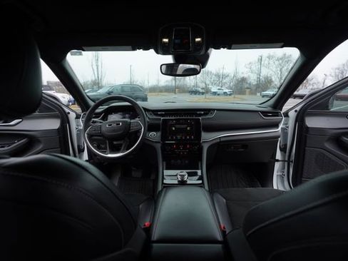 Used 2023 Jeep Grand Cherokee Altitude image 26