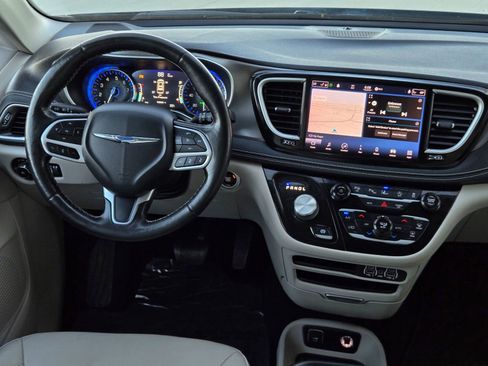 Used 2021 Chrysler Pacifica Touring-L w/ Premium & Safety Sphere Group image 29
