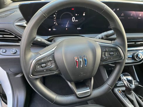Used 2025 Buick Envista Sport Touring image 29