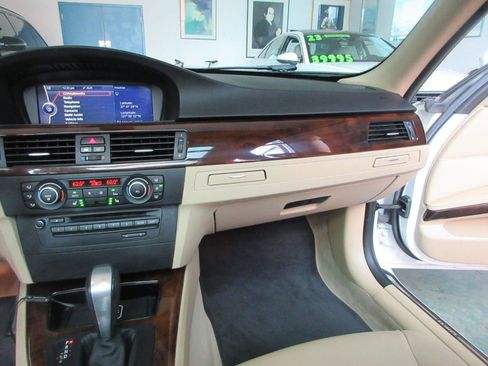 Used 2011 BMW 328i Wagon RWD image 42