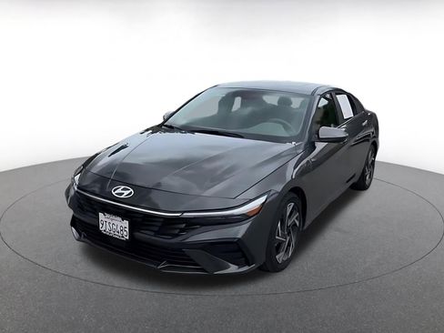 Used 2025 Hyundai Elantra SEL image 7