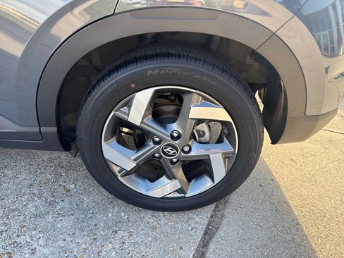 Used 2023 Hyundai Venue SEL FWD image 24