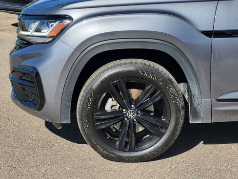 Used 2023 Volkswagen Atlas SEL R-Line AWD/4WD image 8