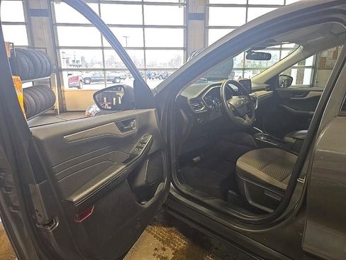 Used 2022 Ford Escape SE image 9