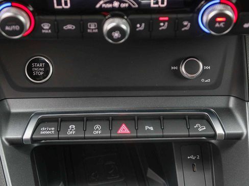 New 2025 Audi Q3 2.0T Premium image 27