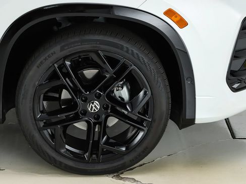 New 2026 Volkswagen Tiguan SE R-Line FWD image 14