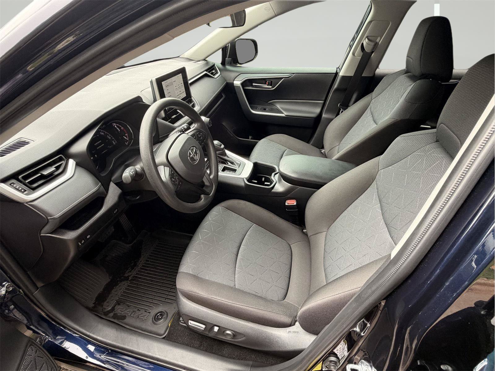 Used 2025 Toyota RAV4 XLE w/ Convenience Package FWD image 88