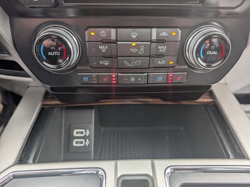 Used 2017 Ford F150 Lariat w/ Equipment Group 502A Luxury image 18