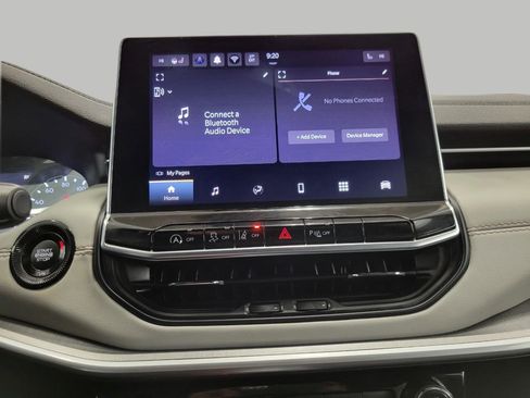 Used 2025 Jeep Compass Limited image 7