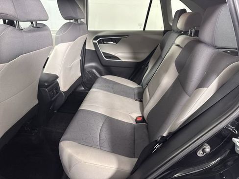 Used 2021 Toyota RAV4 XLE AWD/4WD image 21