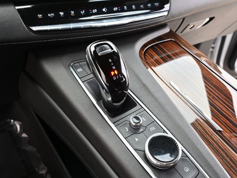 Used 2022 Cadillac Escalade ESV Luxury AWD/4WD image 24