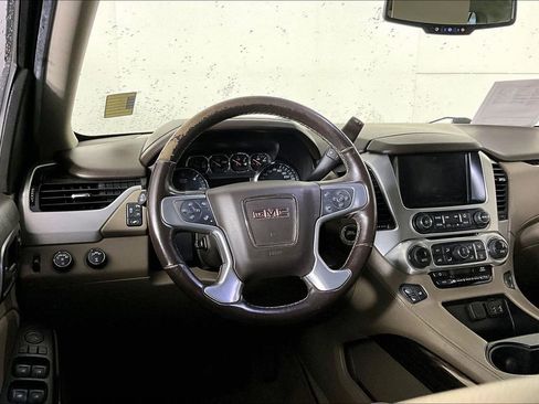 Used 2018 GMC Yukon XL SLT w/ Premium Edition AWD/4WD image 4