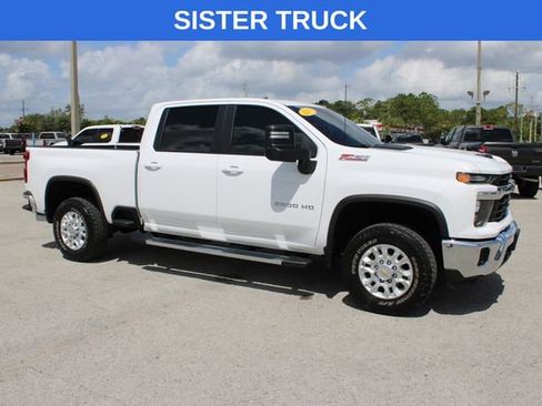 Used 2025 Chevrolet Silverado 2500 LT AWD/4WD image 17