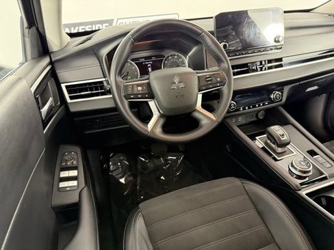 Used 2024 Mitsubishi Outlander SE image 19