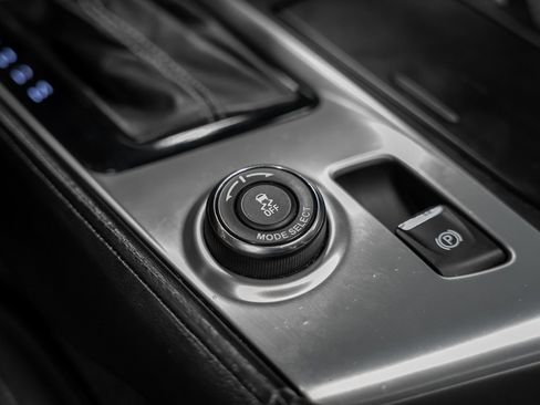 Used 2019 Chevrolet Corvette Stingray Coupe w/ Carbon Flash Badge Package image 45