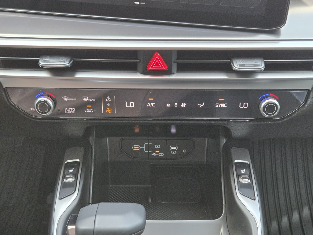 New 2026 Kia Sorento S w/ S Panoramic Sunroof Package FWD image 17