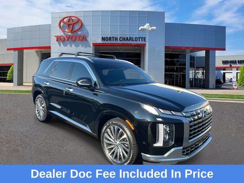Used 2023 Hyundai Palisade Calligraphy w/ Cargo Package FWD image 1