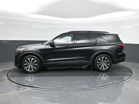 Used 2025 Ford Explorer ST-Line w/ Premium Package image 9